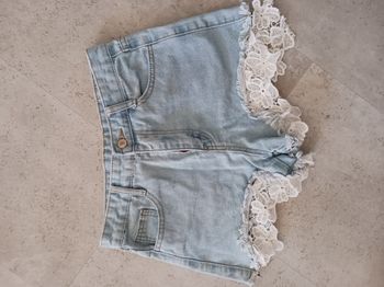 short en jean bleu ciel et dentelle blanche Taille S