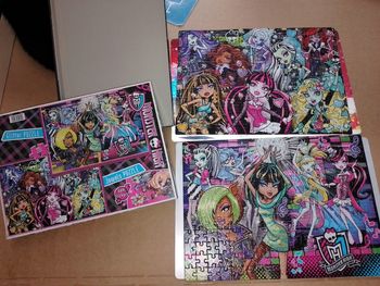 Lot de 2 puzzles monster high TBE complet