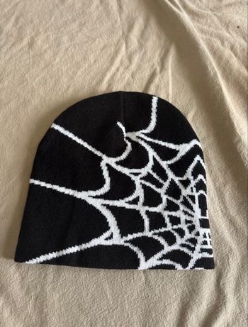Bonnet en toile d’araignée 
