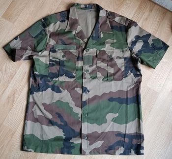 Chemise manches courtes militaire
