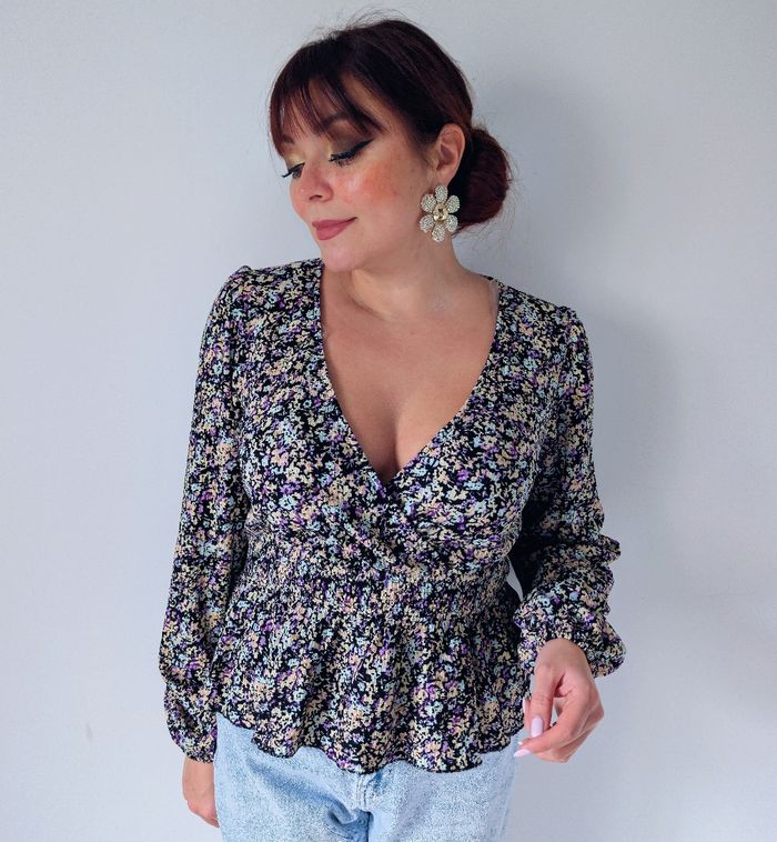 Blouse à manches longues péplum cache-cœur fleurie bohème chic tendance Taille 38 M
Très bon état