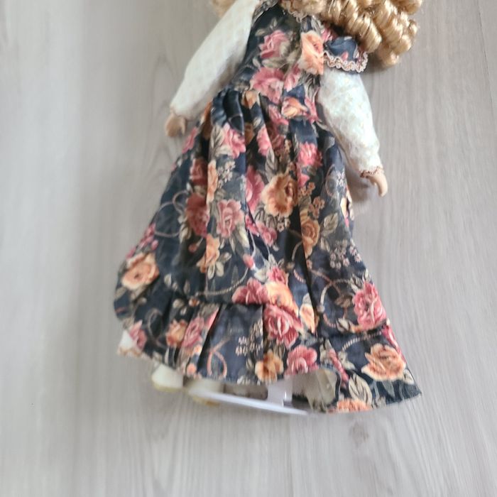Poupée porcelaine - photo numéro 3