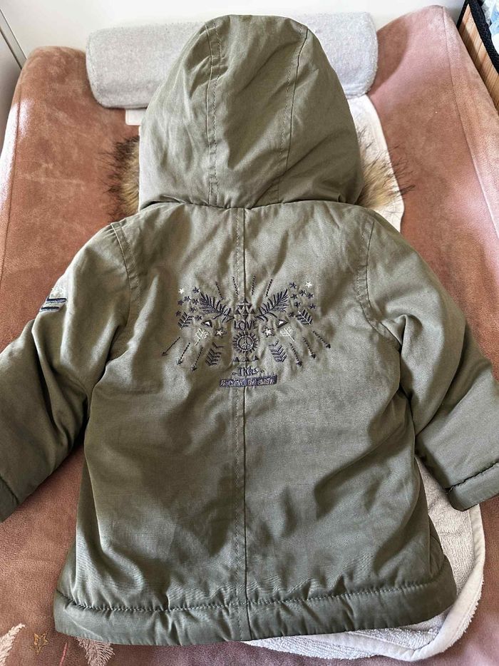Blouson  ikks    6 - 12  mois  . - photo numéro 2