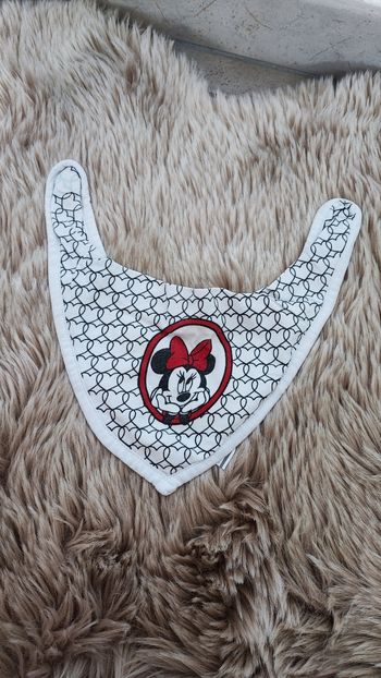 Petit bavoir triangle Minnie