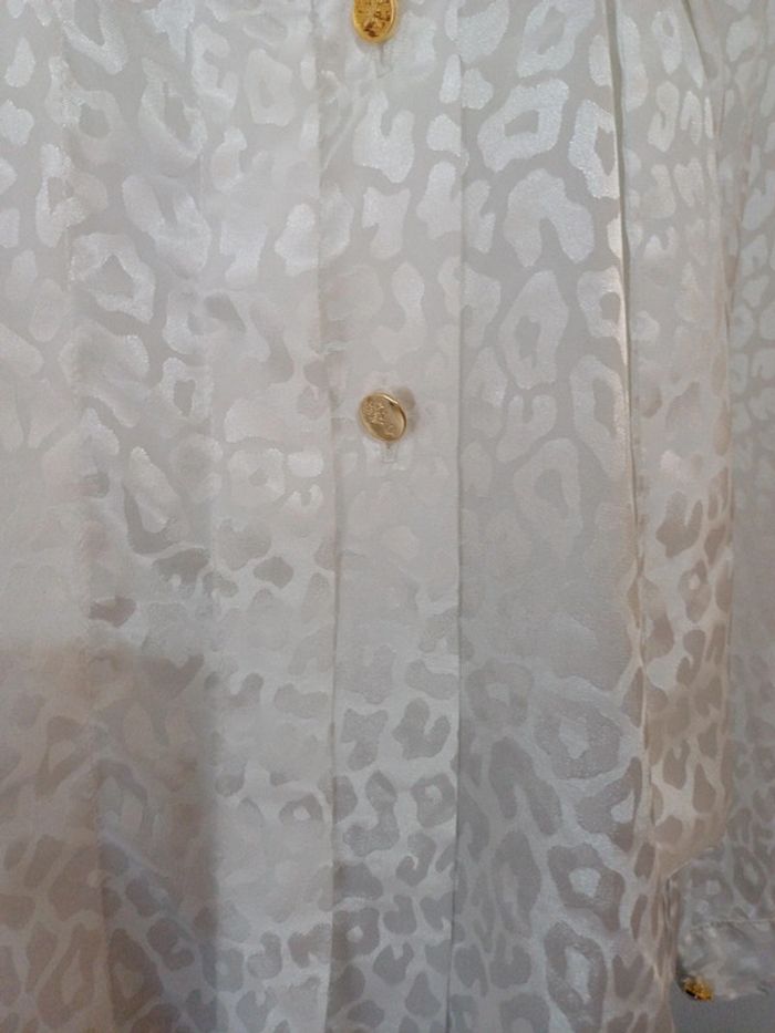 Blouse blanche satiné effet léopard - photo numéro 5