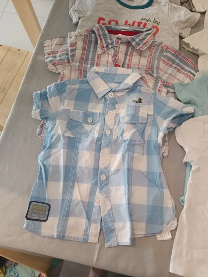 Lot de chemises et tee-shirts - photo numéro 2