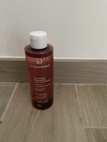Eau micellaire démaquillant