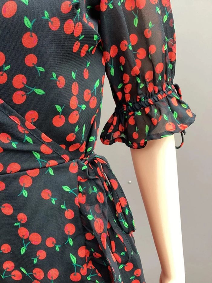 Robe portefeuille cerises Wednesday’s Girl – Taille XXS (convient S à petit M) - photo numéro 5