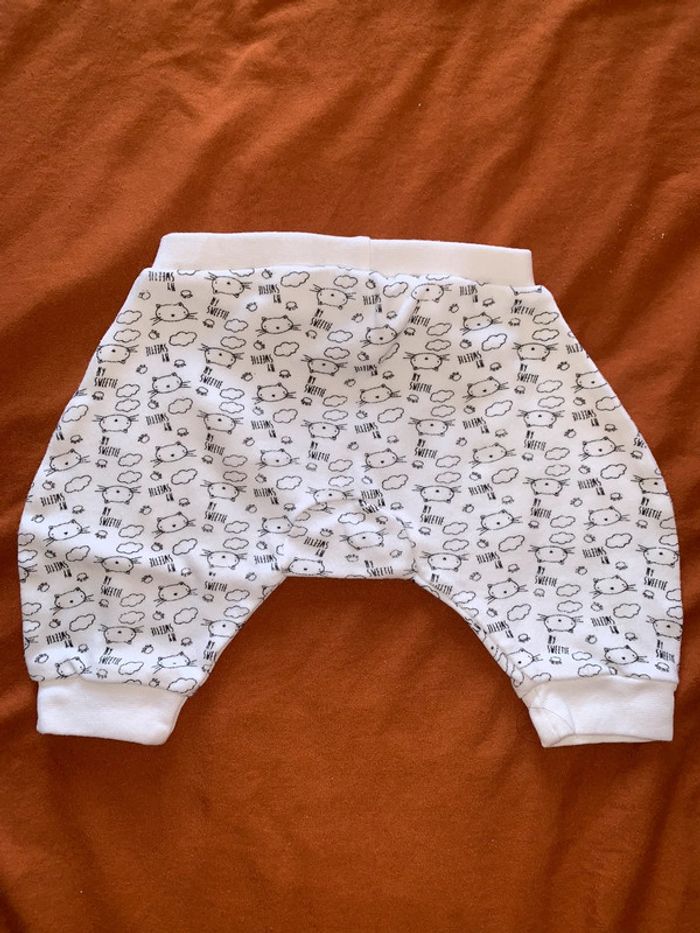 Pantalon sarouel bébé boite à malices Tissu blanc  Motif All over têtes de chats noirs - photo numéro 5