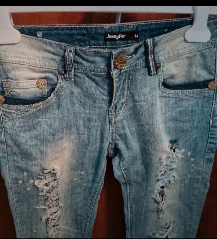 Jeans effet délavé avec troués taille 34 - photo numéro 2