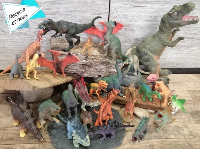 lot de 27 figurines  dinosaures