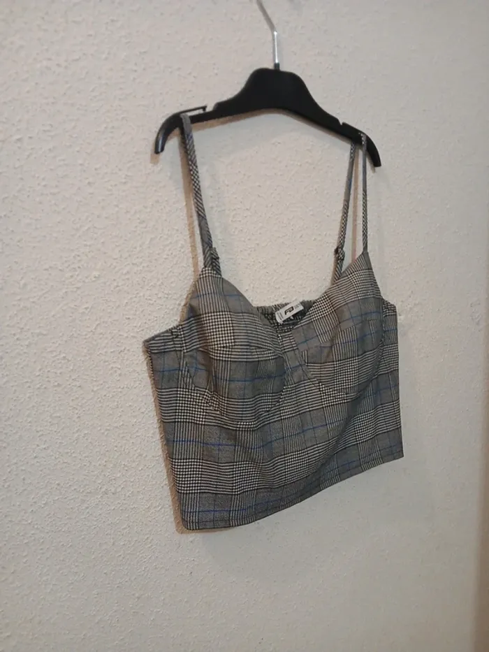 Top a bretelles court a carreaux " FB sisters " taille m - photo numéro 2