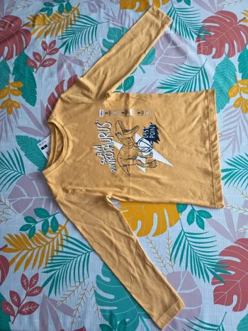 Tee-shirt manches longues 5 ans neuf