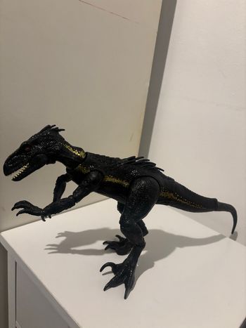 Dinosaure indoraptor jurassic world