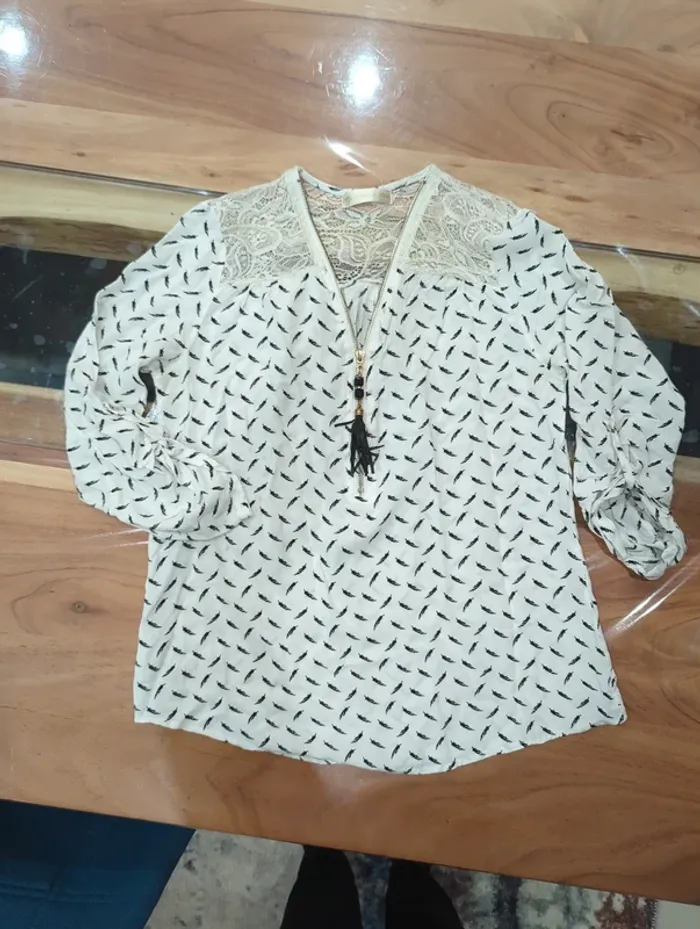Blouse tee-shirt enza et Léa taille M plumes