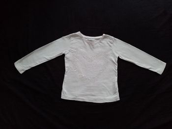 Haut blanc à manches longues coeur Taille 4 ans
