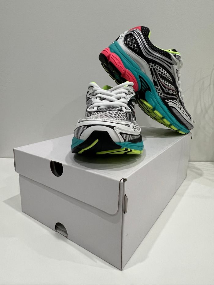 Chaussure SAUCONY PROGRID OMNI 9 - photo numéro 2