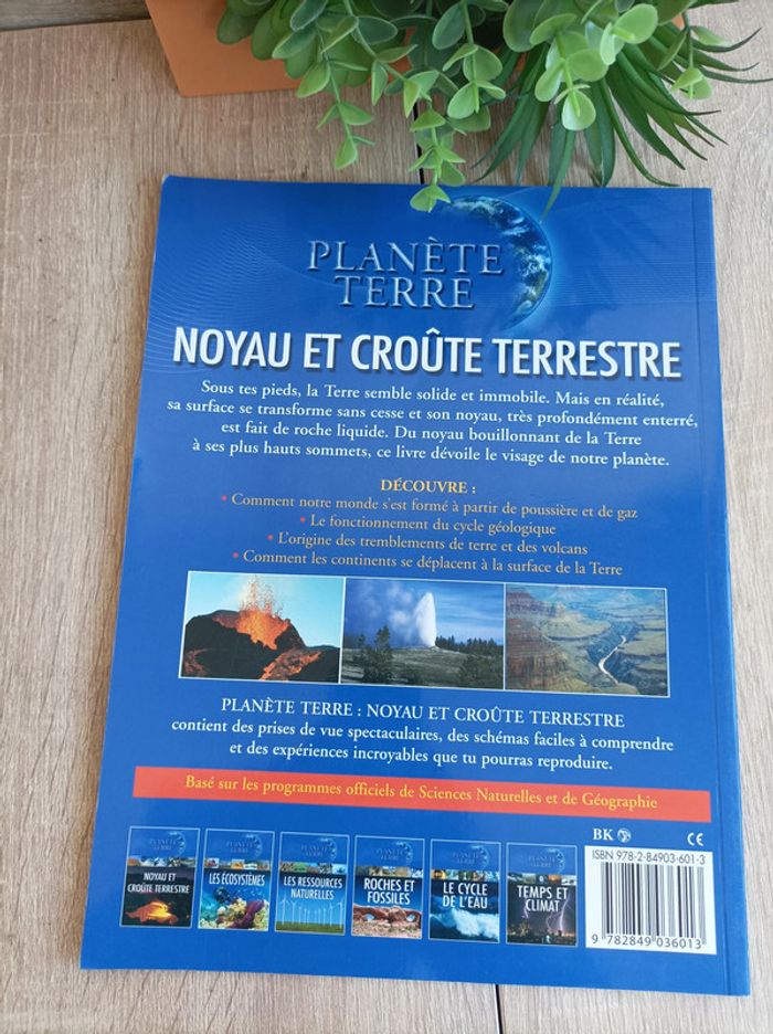 Livre planète Terre Noyau et croûte Terrestre Magazine - photo numéro 2