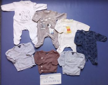 Lot de 7 vts   bébés garçon 0 mois, naissance, pyjamas, Winnie l'ourson,  gilets, brassière,Disney, kiabi, pied, polaire
