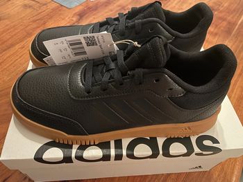 Baskets Adidas training pointure 38,5