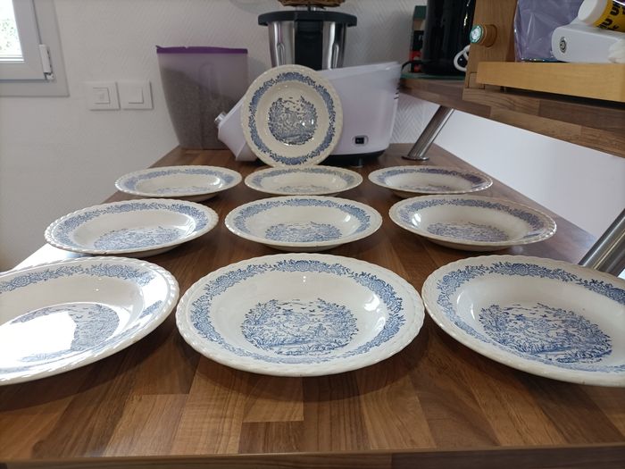 Lot 10 assiettes Vintage marque Don Quichotte Wembley - photo numéro 3