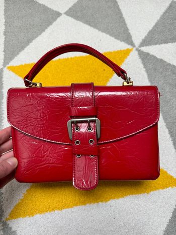 Sac à main en cuir verni vintage