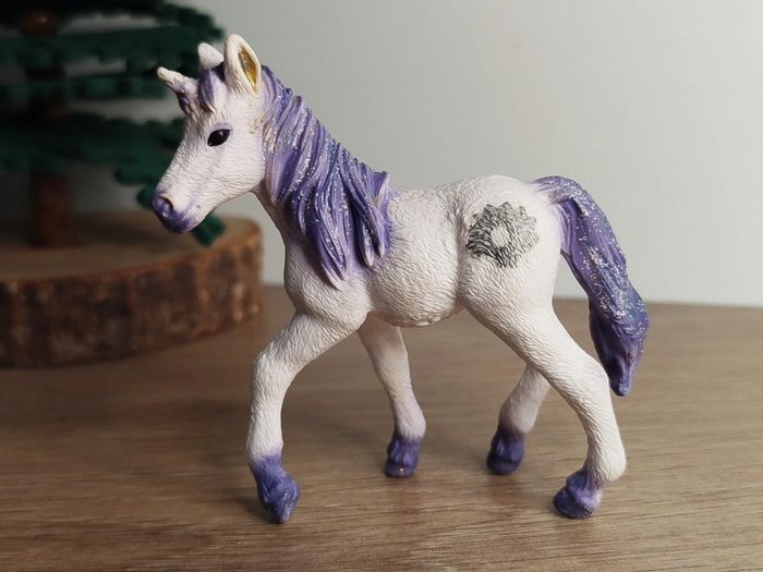 Figurine jeune licorne lilas Schleich Animal imaginaire Bayala - photo numéro 2