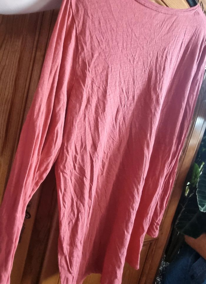 Tshirt corail rose 46 48 kiabi manches longues neuf sans étiquette jamais porté - photo numéro 2