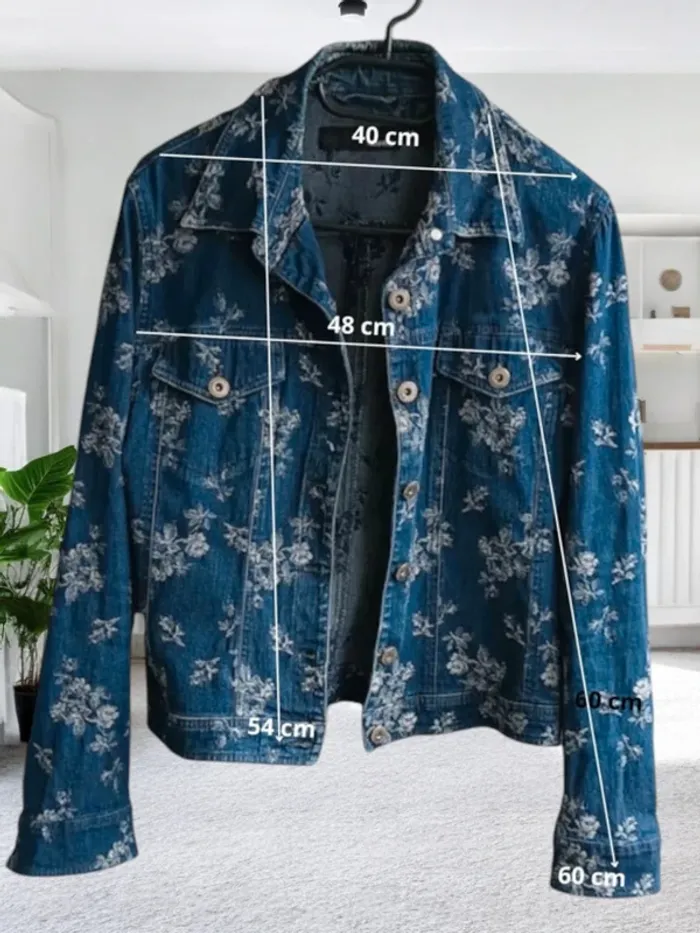 Veste en jean Hennes ,coupe droite , motifs blancs floraux, texture stretch - photo numéro 11