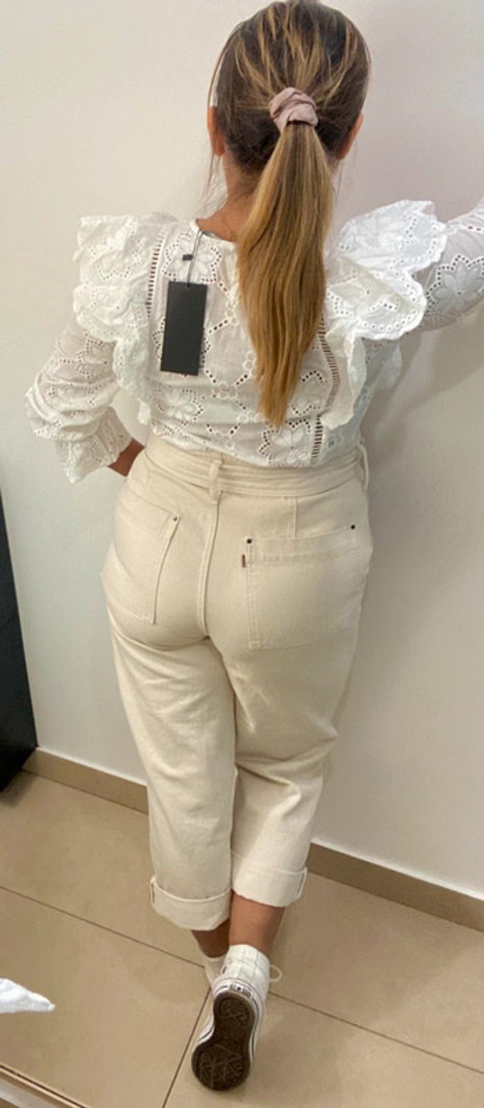 Jolie Blouse Romantique Avec Broderie Anglaise Er Volant Taille S-M - photo numéro 9