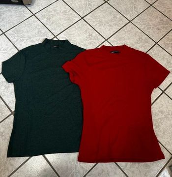 Lot de 2 t-shirts rouge et vert foncé – FB Sister – Taille S - Neufs sans étiquette