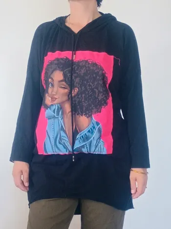 Sweatshirt long à capuche noir avec imprimé graphique TU