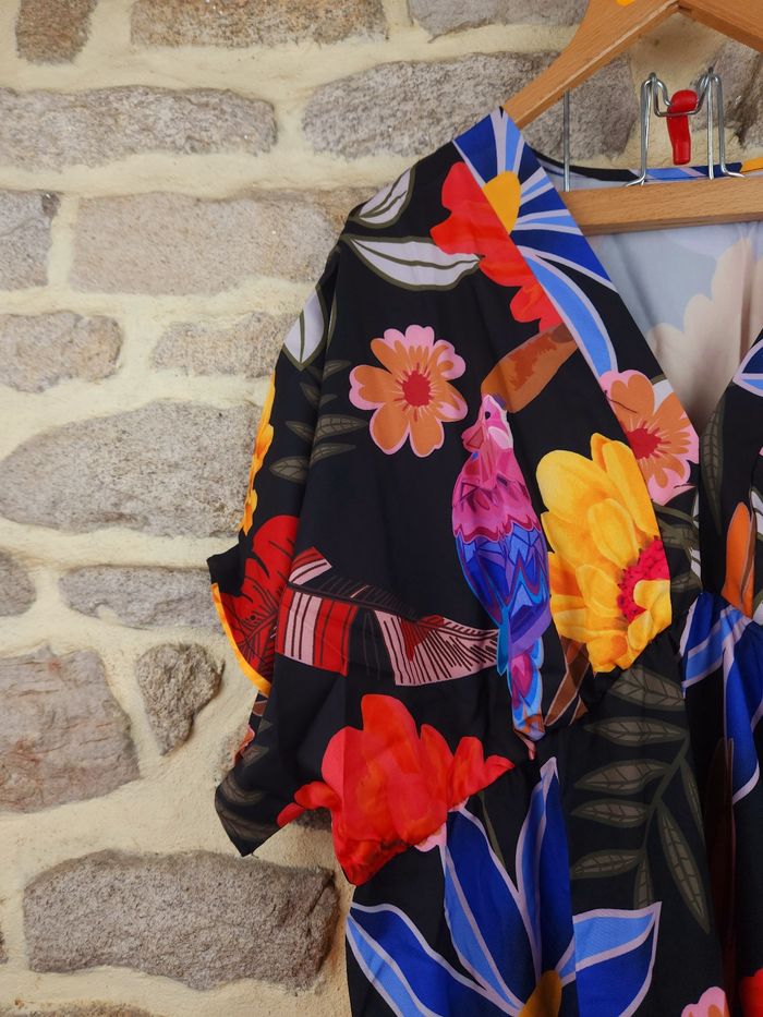 Robe tropical manches courtes noir et multicolore Femme taille 54 marque Boohoo 💎 - photo numéro 2
