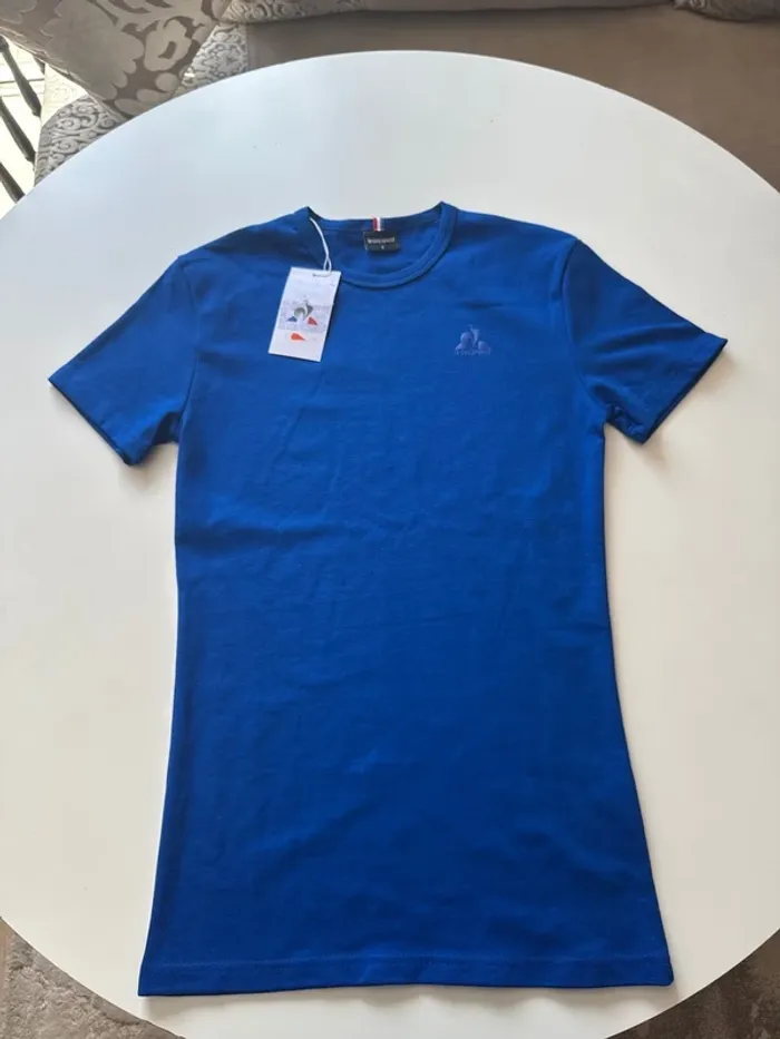 T-shirt Le Coq Sportif Bleu – Taille S – Neuf avec Étiquette