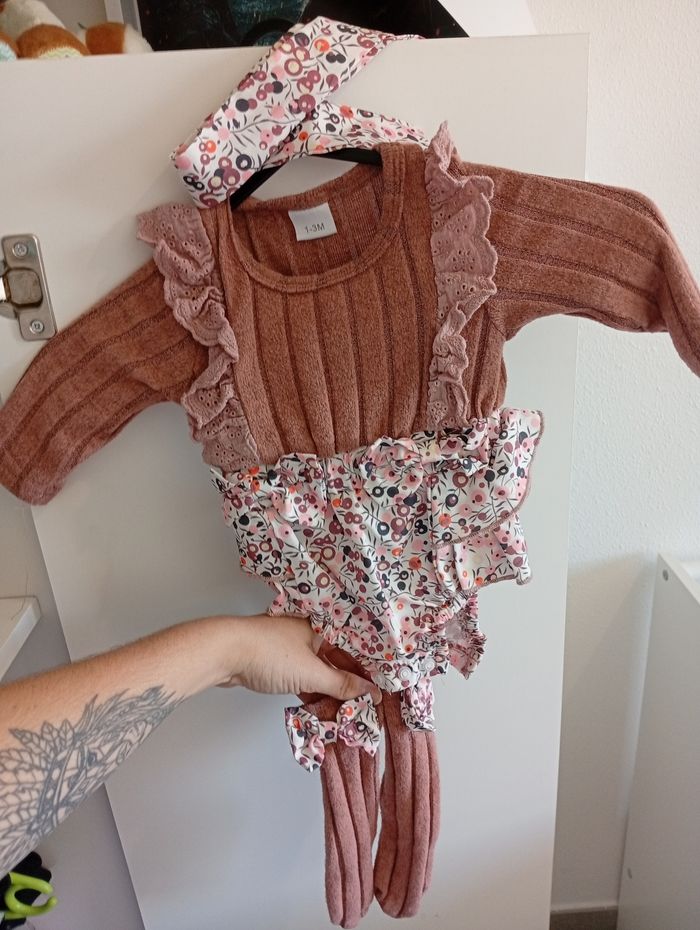 Lot vêtements fille 1 mois - photo numéro 3