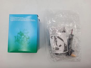Final Fantasy VII 10th Anniversary Trading Arts Mini Figure – Cloud Strife