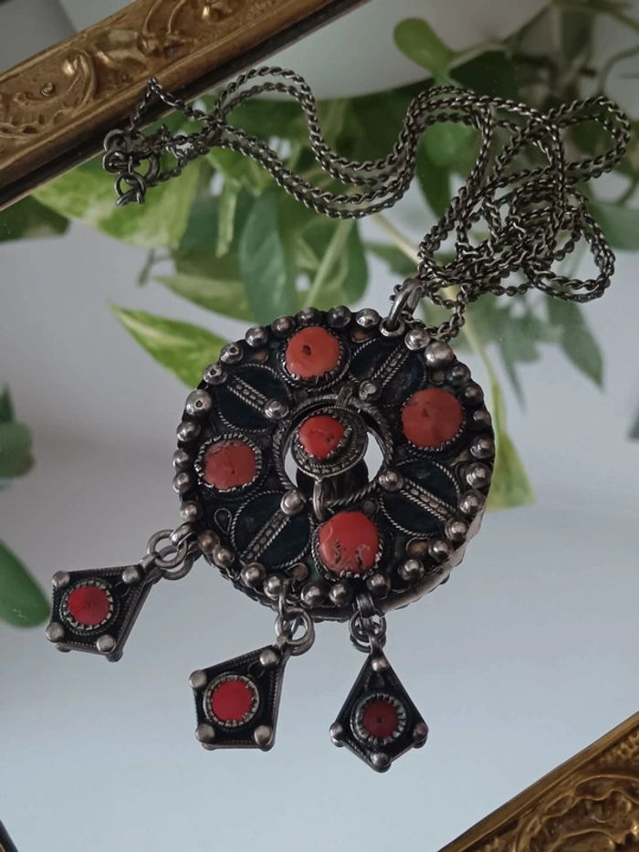 Collier berbère email et corail - photo numéro 2