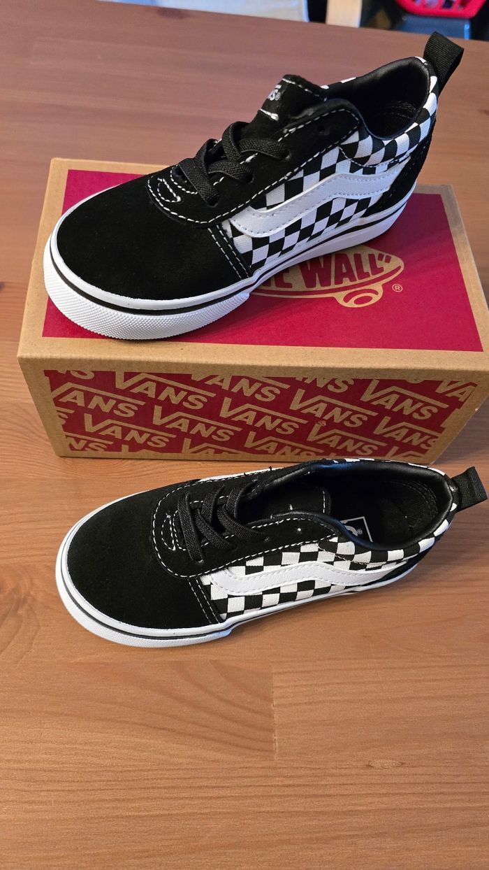 NEUVES 🎉 (non portées)🏷🤩😍⚘️superbes baskets VANS mixtes Pointure 26 (lacets élastiques)😍🤩⚘️🏷👍 - photo numéro 2