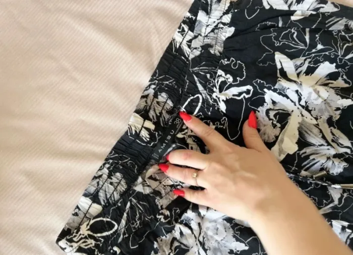 Pantalon fleurie noir et blanc taille M léger - photo numéro 3