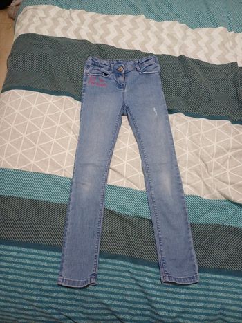 Jean neuf jamais porté 9 ans tape à l'œil