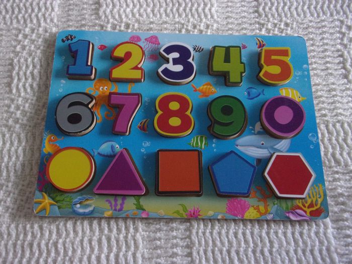 puzzle en bois chiffres et formes
