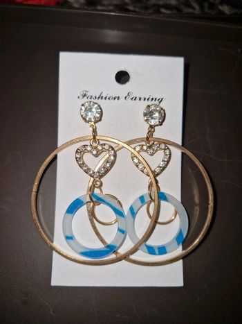 Boucles d'oreilles fantaisies neuves
