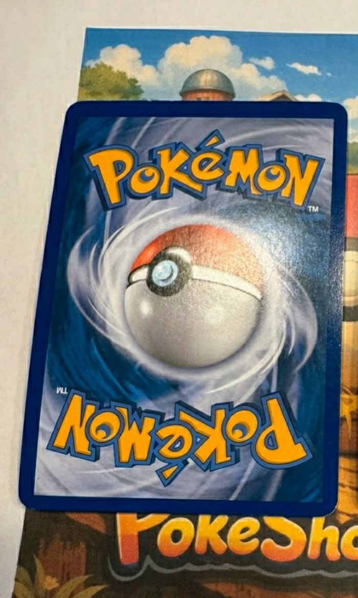 Carte Pokémon rare - Pikachu 112/111 - Rivaux Emergeants - Secrète - photo numéro 2