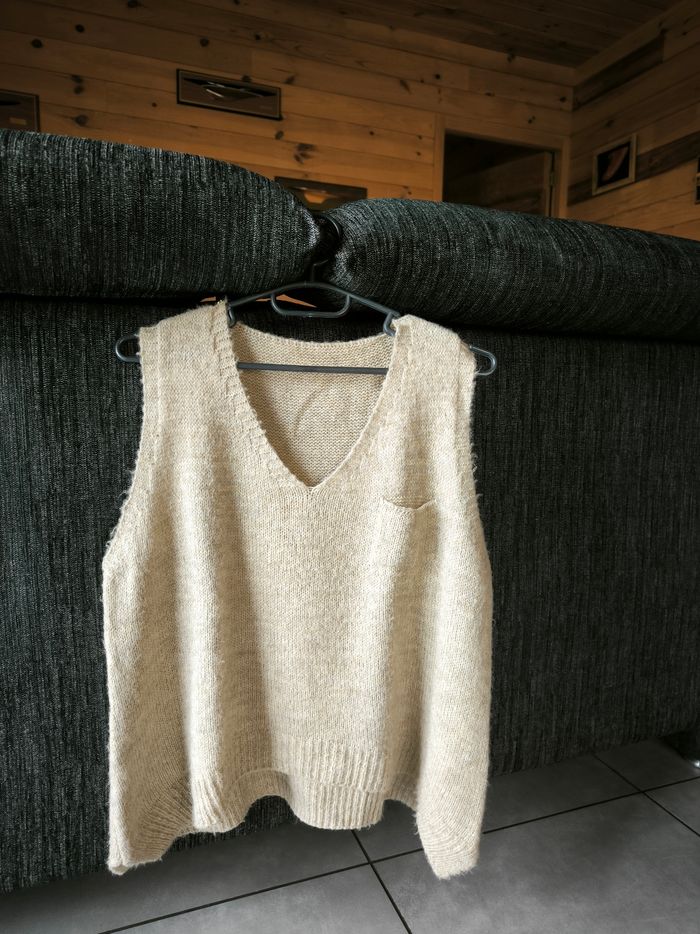 Petit pull col V sans manche - photo numéro 3