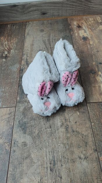 Chaussons  taille 19 en très bon état