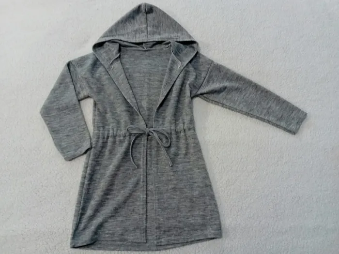 Gilet long gris à capuche 8 ans