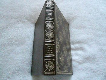 Livre de John Hersey « Une cloche pour Adano »