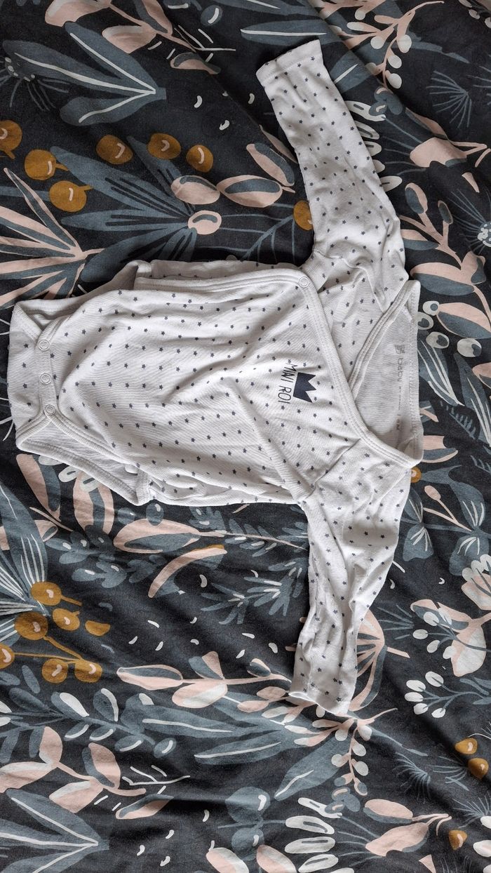Lot bodies 6 mois. - photo numéro 8