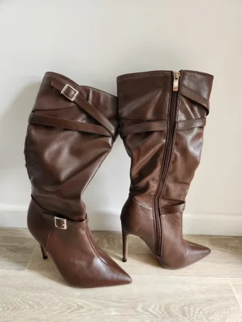 Bottes marron Taille 36 et  talon 12 cm - neuves