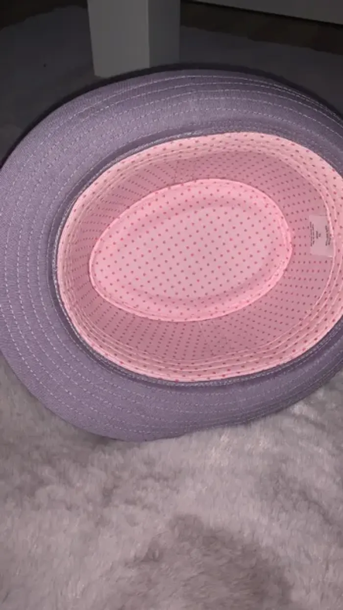 Chapeau violet neuf - photo numéro 2